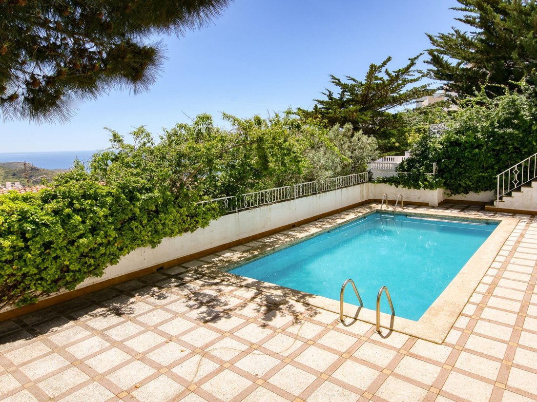 Villa in Roses, Catalonia, Spain 3 - 18351488