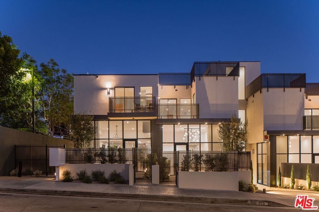 Condo in Los Angeles, California, United States 1 - 18354949