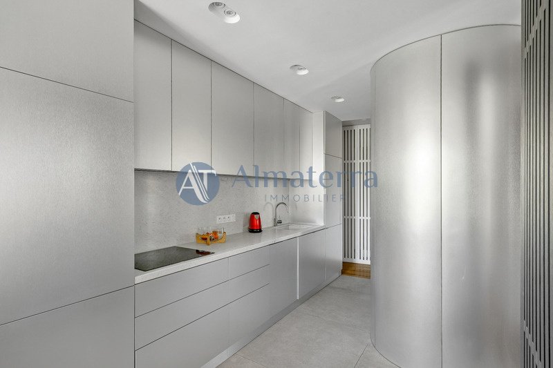 Apartment in Lorette-Martyrs, Paris 9e Arrondissement, Paris 5 - 18351855