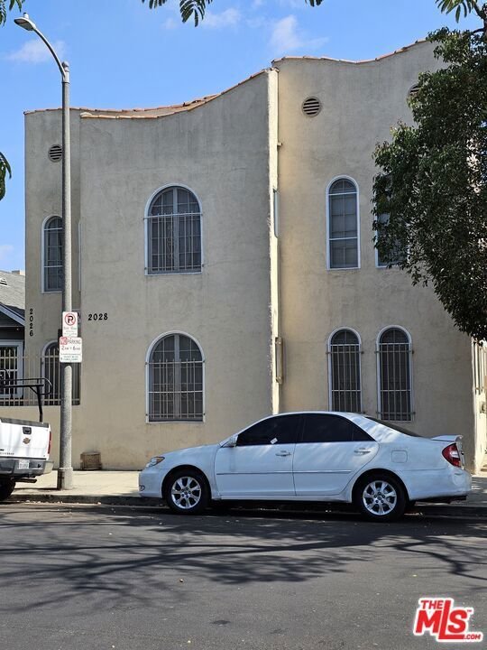Los Angeles, California, United States 2 - 18354973