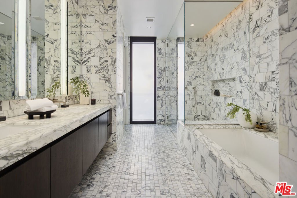 Condo in Los Angeles, California, United States 4 - 18354980