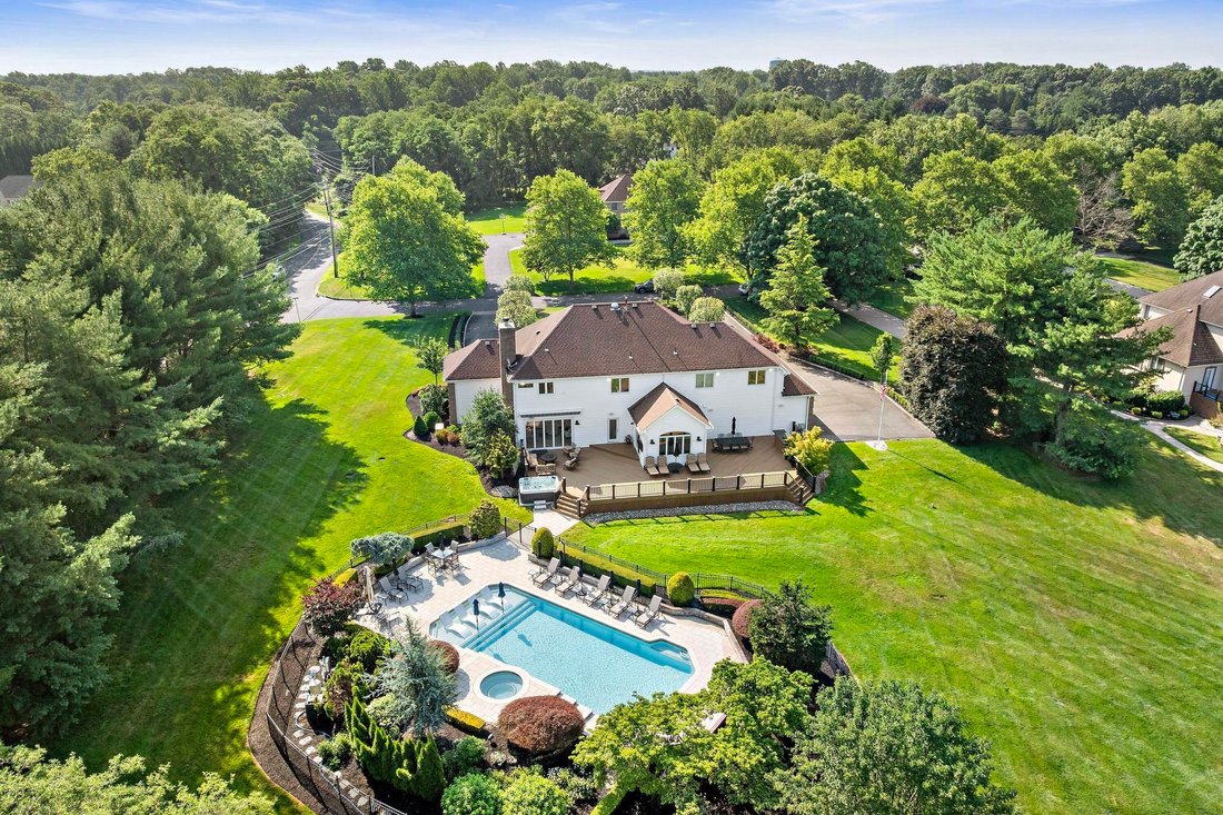 House in Manalapan Township, New Jersey, United States 4 - 18352081