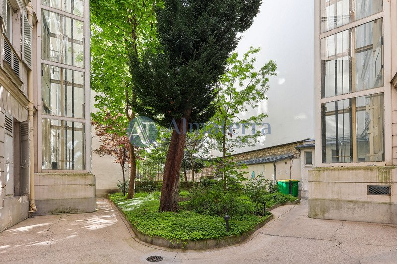 Apartment in Lorette-Martyrs, Paris 9e Arrondissement, Paris 2 - 18351844