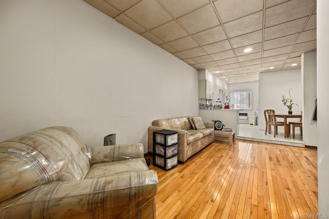 New York, New York, United States 3 - 18354900