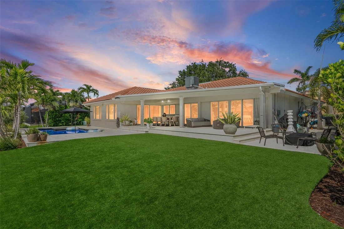 House in St. Petersburg, Florida, United States 4 - 18353471