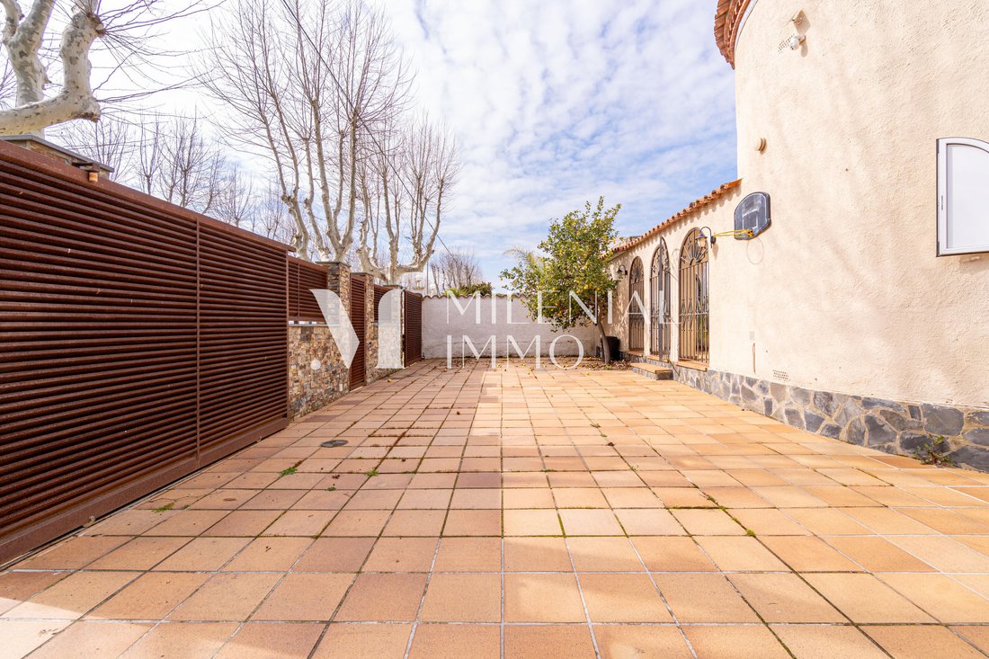 Villa in Empuriabrava, Catalonia, Spain 5 - 18351528