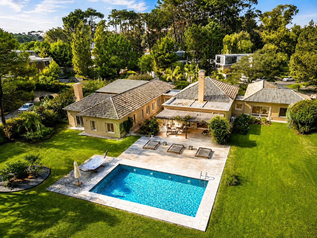 Chalet in Punta del Este, Maldonado Department, Uruguay 2 - 18355750