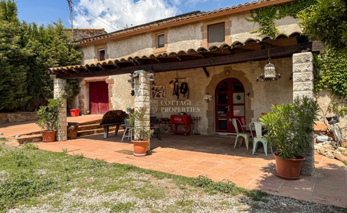 Country House in Santa Eulalia de Roncana, Catalonia, Spain 1
