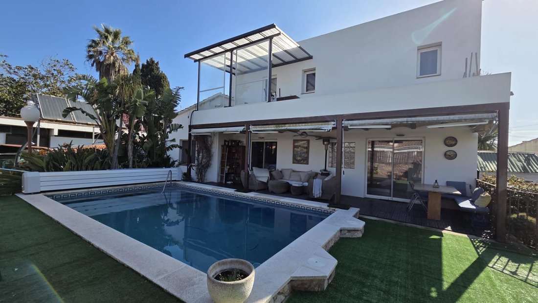 Villa in Empuriabrava, Catalonia, Spain 2 - 18351462