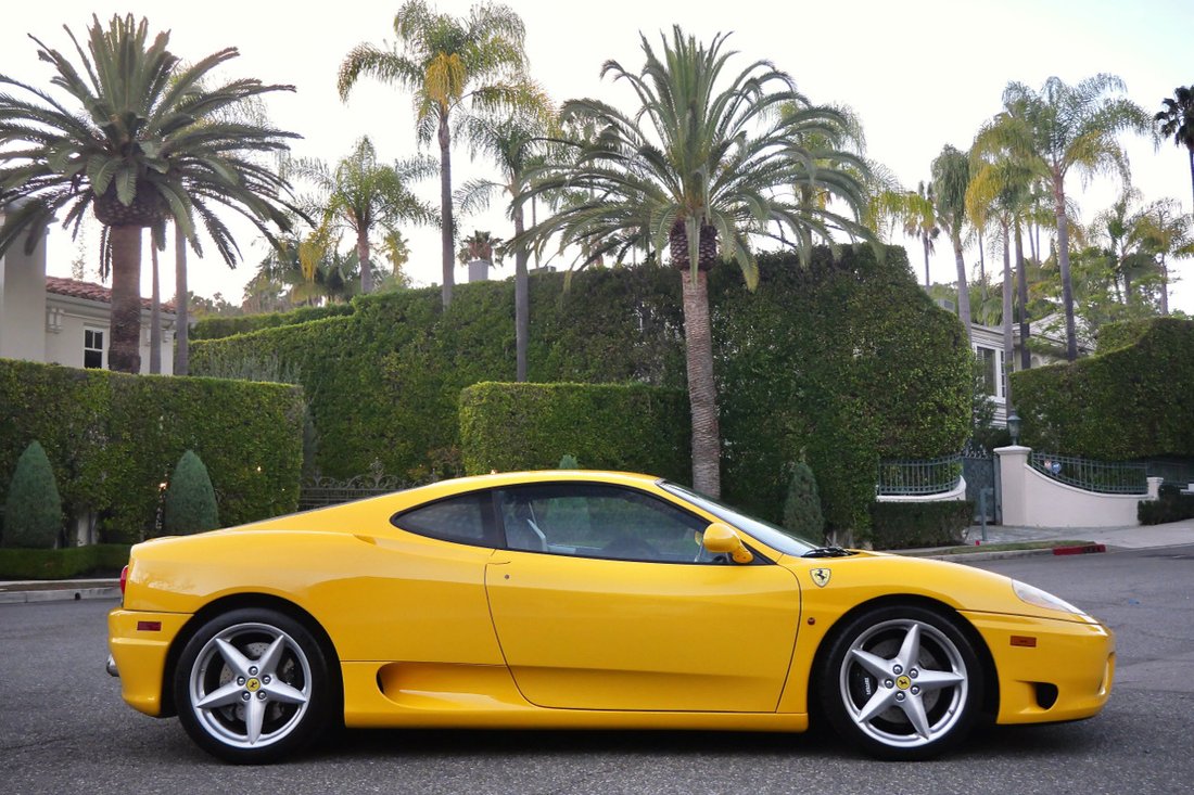 Coupe in West Hollywood, CA, United States 4 - 18353139