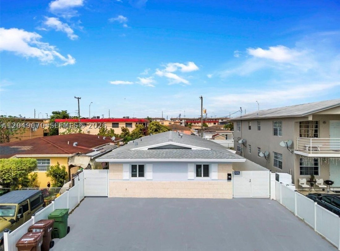Apartment in Hialeah, Florida, United States 1 - 18354321