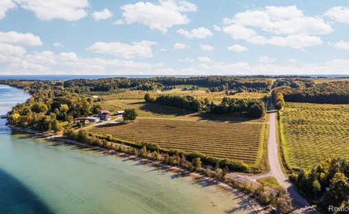 Land in Suttons Bay, Michigan, United States 1