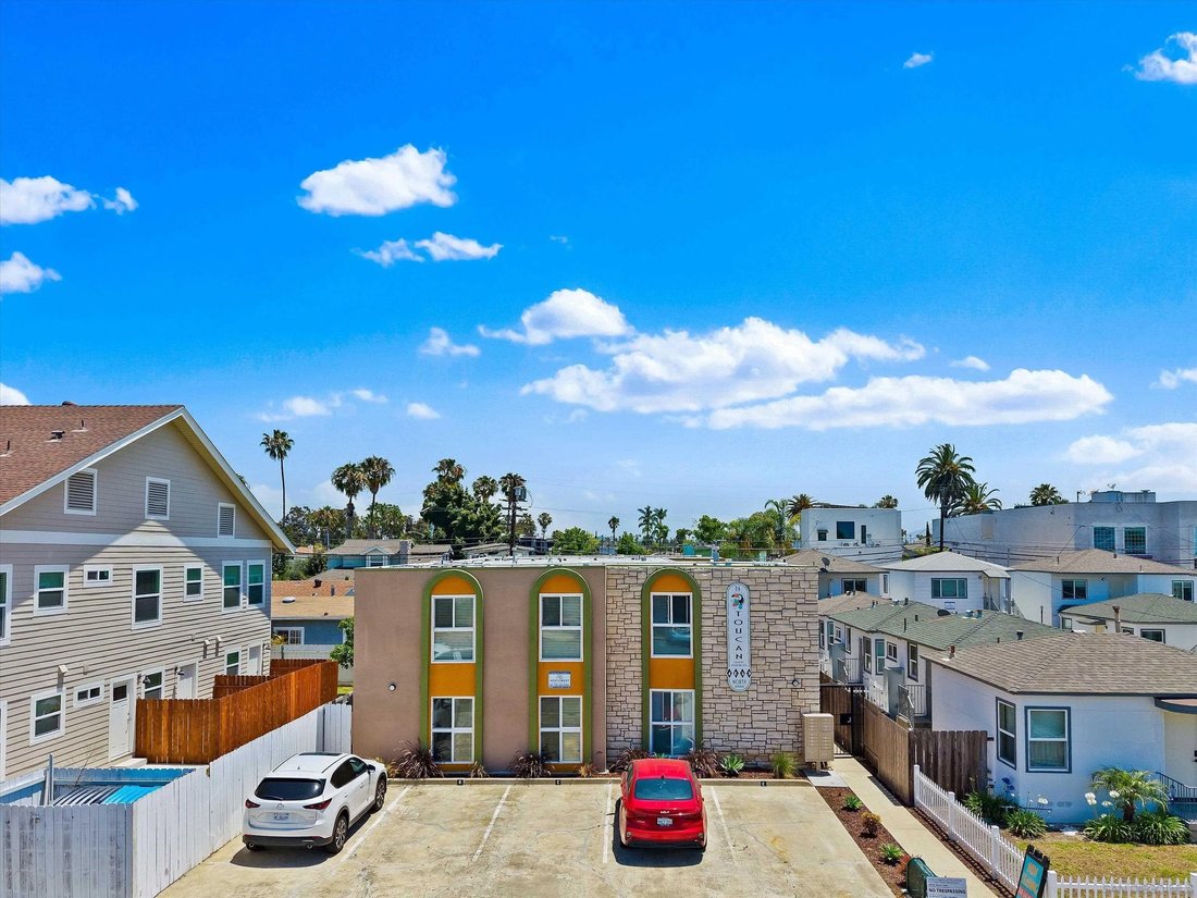 San Diego, California, United States 1 - 18354770