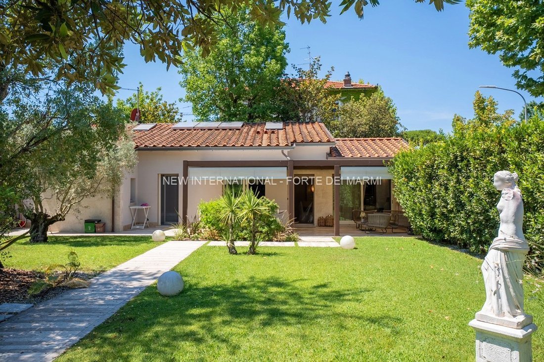 House in Center, Forte dei Marmi, Tuscany 3 - 18355660