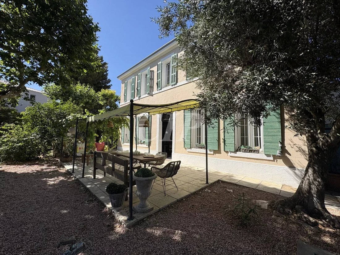 Villa in Le Merlan, Marseille, Provence-Alpes-Côte d'Azur 3 - 18352169