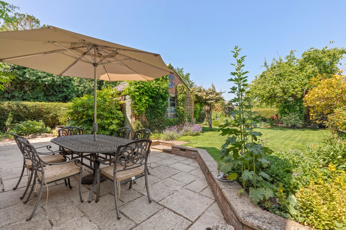 House in Haddenham, England 5 - 18350896