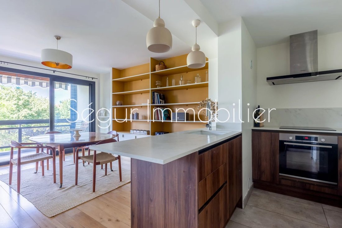 Apartment in Violet Commerce, Paris 15e Arrondissement, Paris 4 - 18350958