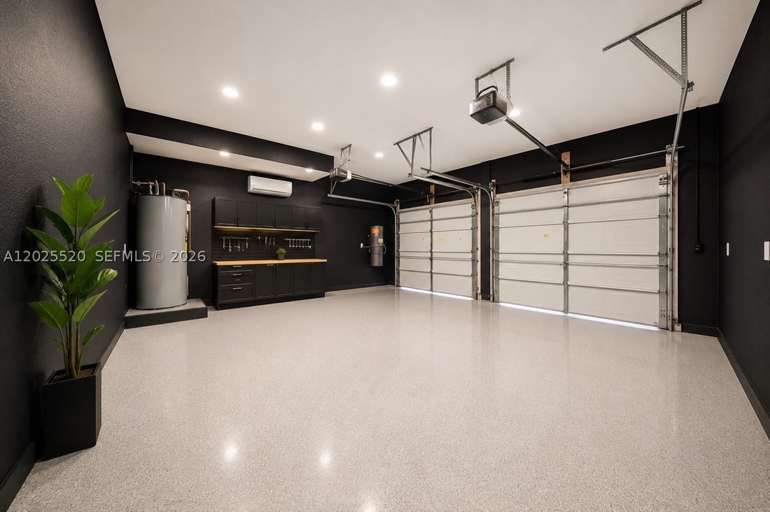 House in Hialeah, Florida, United States 4 - 18026043