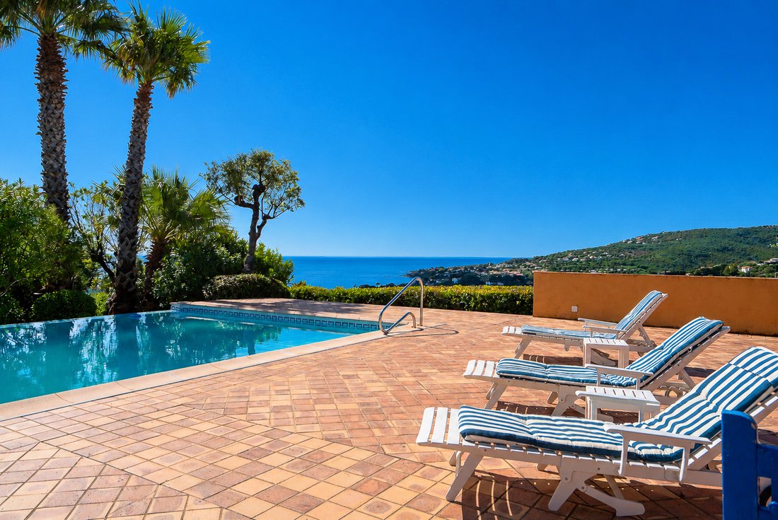 House in Roquebrune-sur-Argens, Provence-Alpes-Côte d'Azur, France 2 - 18350983