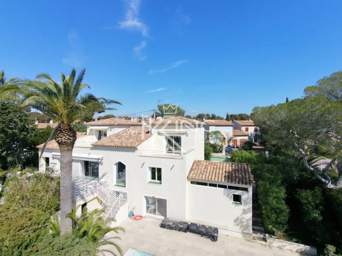 Villa in Le Dramont-Agay-Anthéor-Le Trayas, Saint-Raphaël, France 1 - 17369856