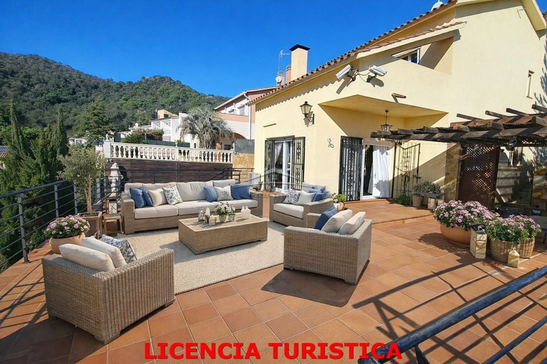 Chalet in Tossa de Mar, Catalonia, Spain 2 - 18351109