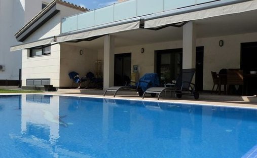 Villa in Roses, Catalonia, Spain 1
