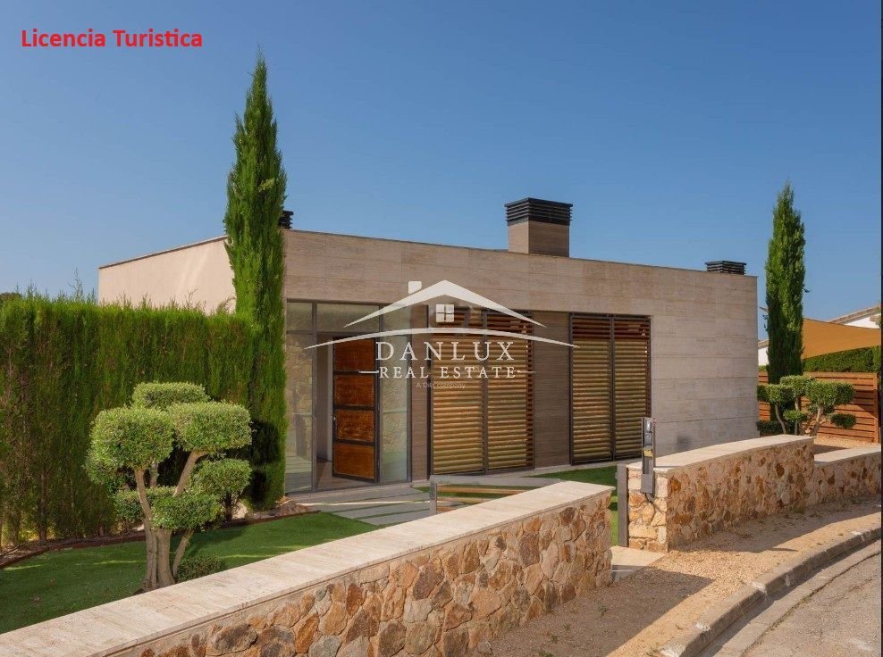 Chalet in Tossa de Mar, Catalonia, Spain 2 - 18351703