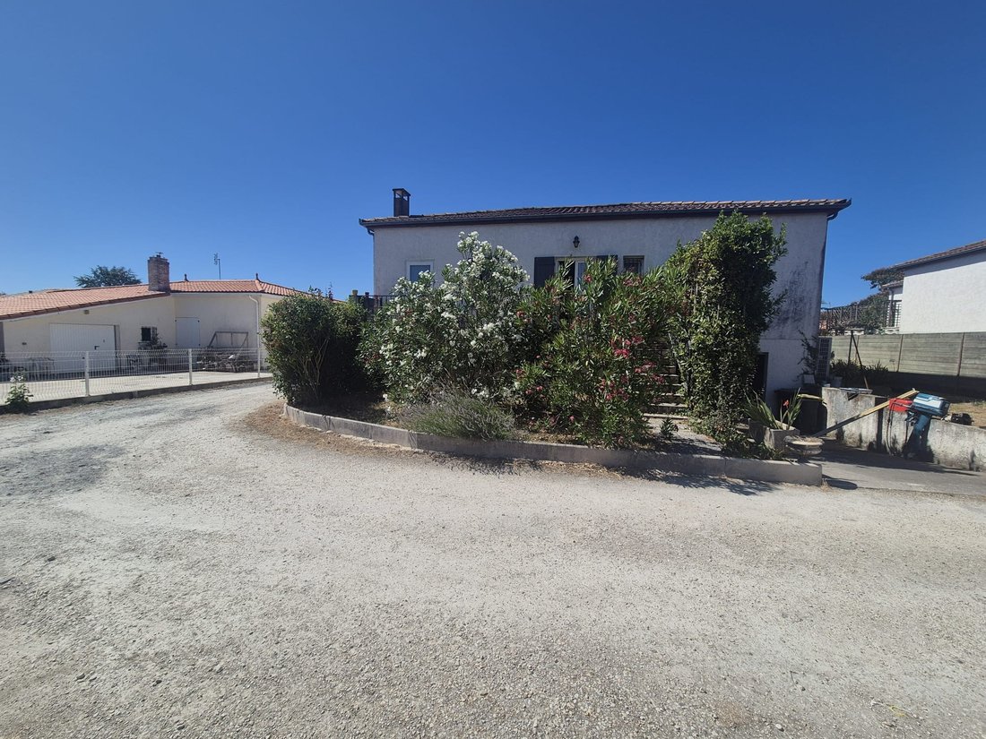 House in Saint-Sulpice-de-Royan, Nouvelle-Aquitaine, France 2 - 18354594