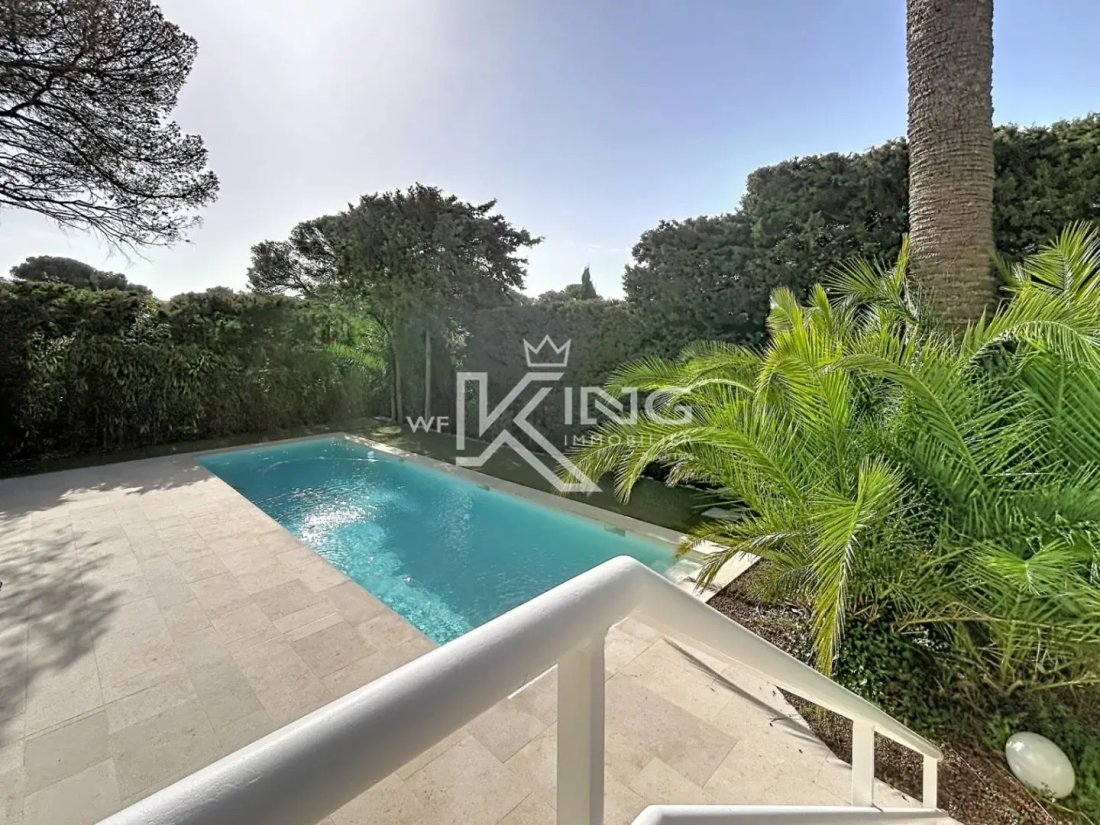 Villa in Le Dramont-Agay-Anthéor-Le Trayas, Saint-Raphaël, France 2 - 17369856