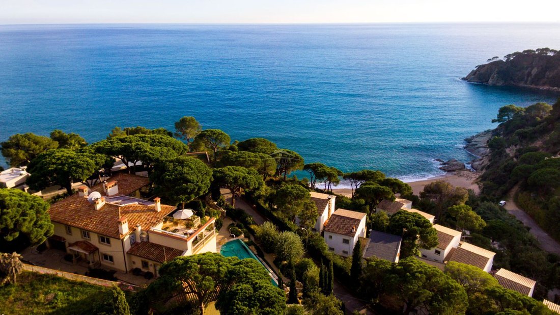 Villa in Tossa de Mar, Catalonia, Spain 3 - 18351739