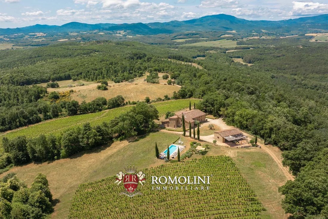 Estate in Historic Center, Siena, Tuscany 4 - 17663721