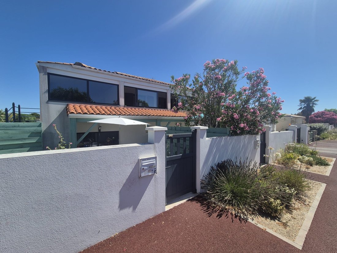 House in Saint-Sulpice-de-Royan, Nouvelle-Aquitaine, France 1 - 18354594