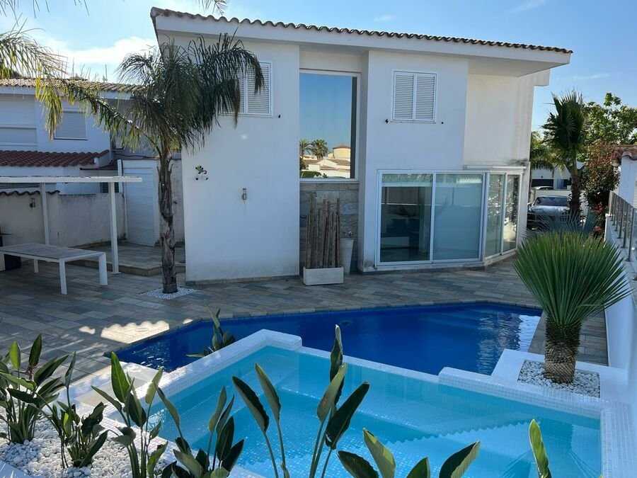 House in Empuriabrava, Catalonia, Spain 1 - 18352397