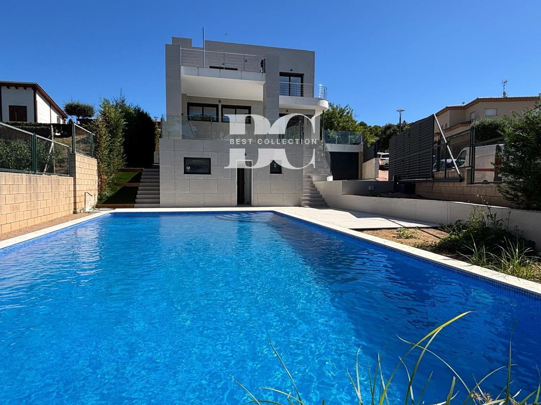 Villa in Palamos, Catalonia, Spain 5 - 18351377