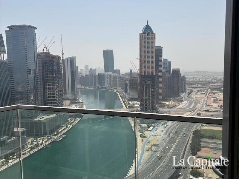 Apartment in Business Bay, Dubai, United Arab Emirates 1 - 18352608