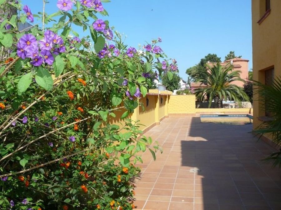Villa in Empuriabrava, Catalonia, Spain 3 - 18351333
