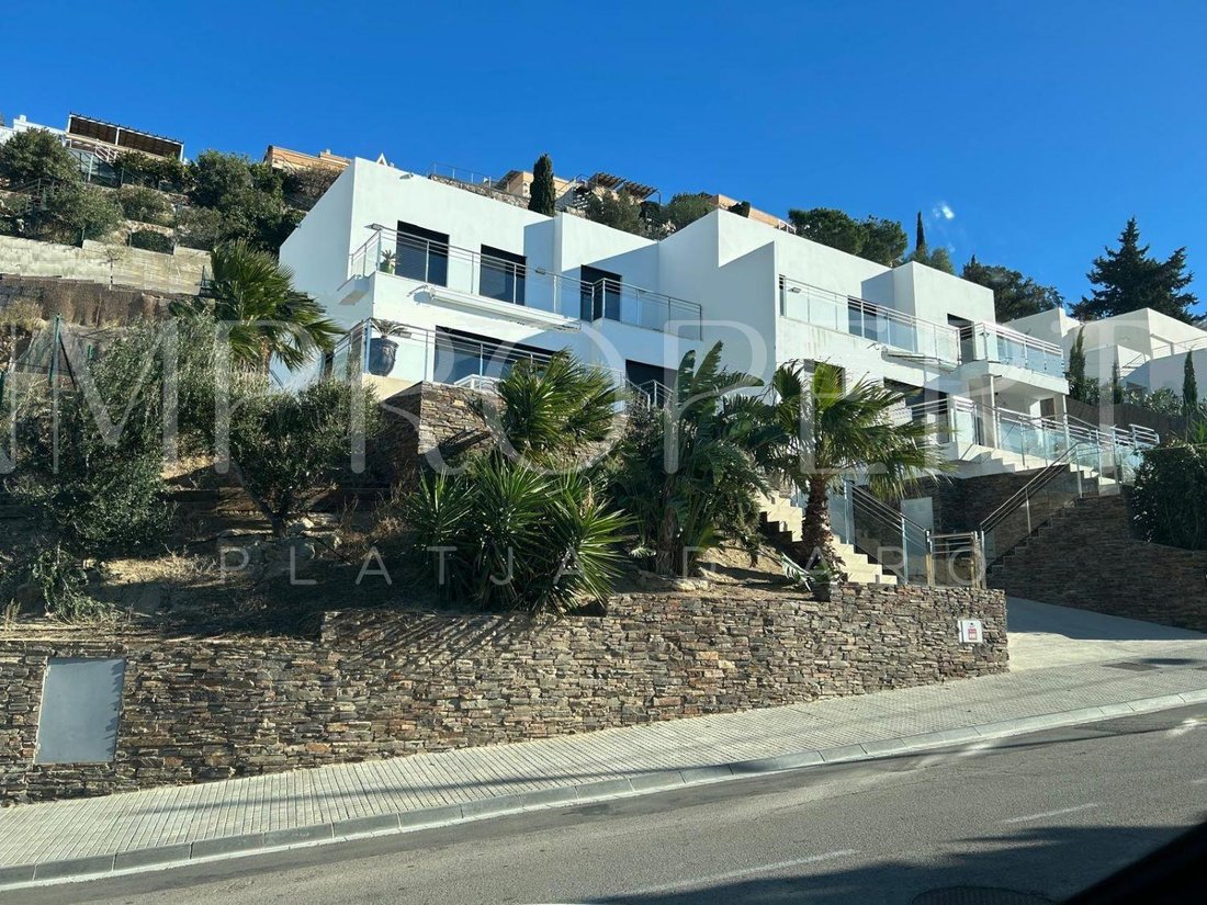 Estate in Roses, Catalonia, Spain 1 - 18351196