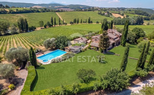 Estate in Montepulciano, Tuscany, Italy 1