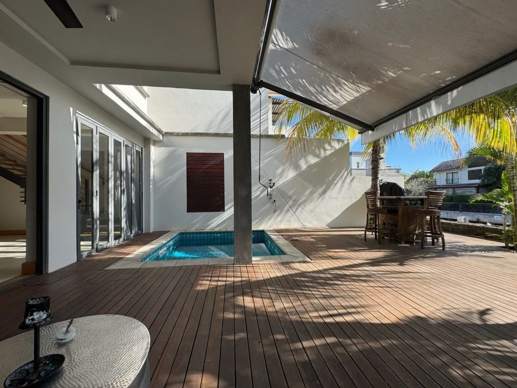 Townhouse in Grande Riviere Noire, Rivière Noire District, Mauritius 2 - 18350909