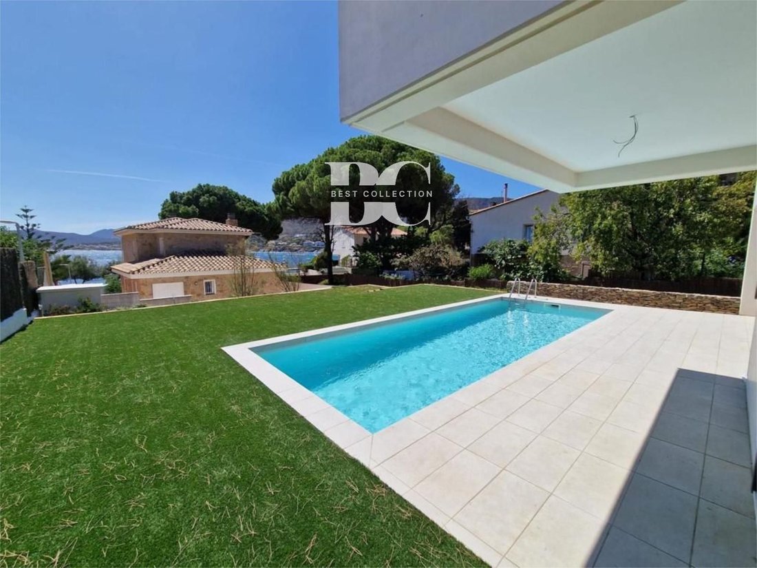 Chalet in Llanca, Catalonia, Spain 2 - 18351169