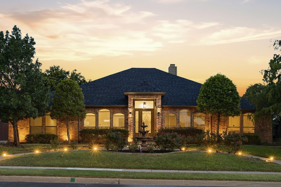 House in Bedford, Texas, United States 1 - 18353748
