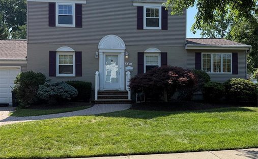 House in River Edge, New Jersey, United States 1