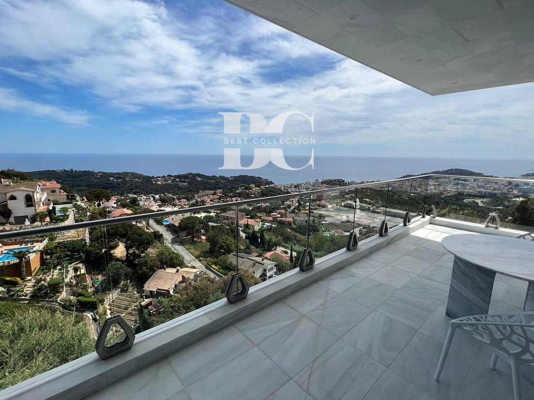 Chalet in Lloret de Mar, Catalonia, Spain 3 - 18351264