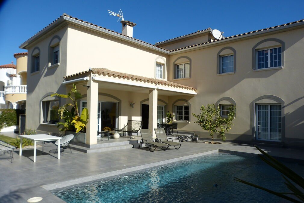 Villa in Empuriabrava, Catalonia, Spain 2 - 18351370