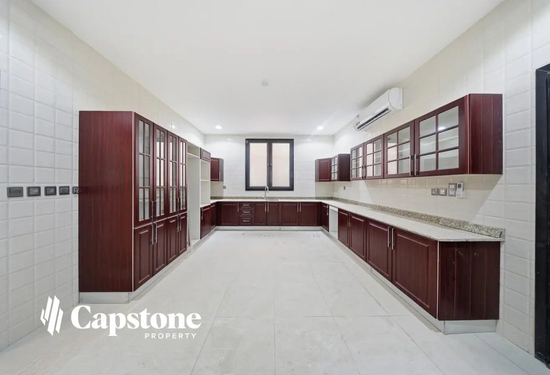 Villa in United Arab Emirates 4 - 18100679
