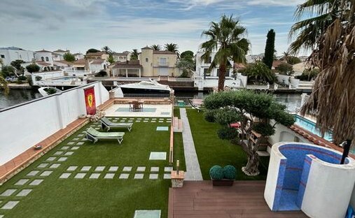 Villa in Empuriabrava, Katalonien, Spanien 1