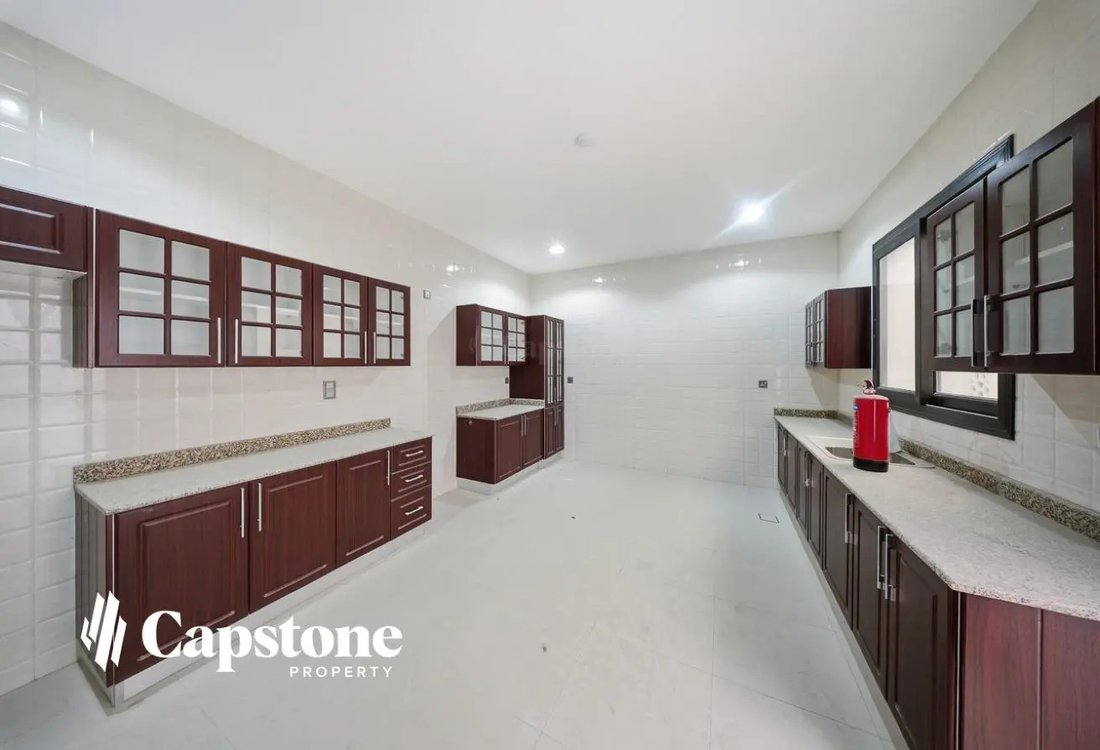 Villa in United Arab Emirates 5 - 18100679