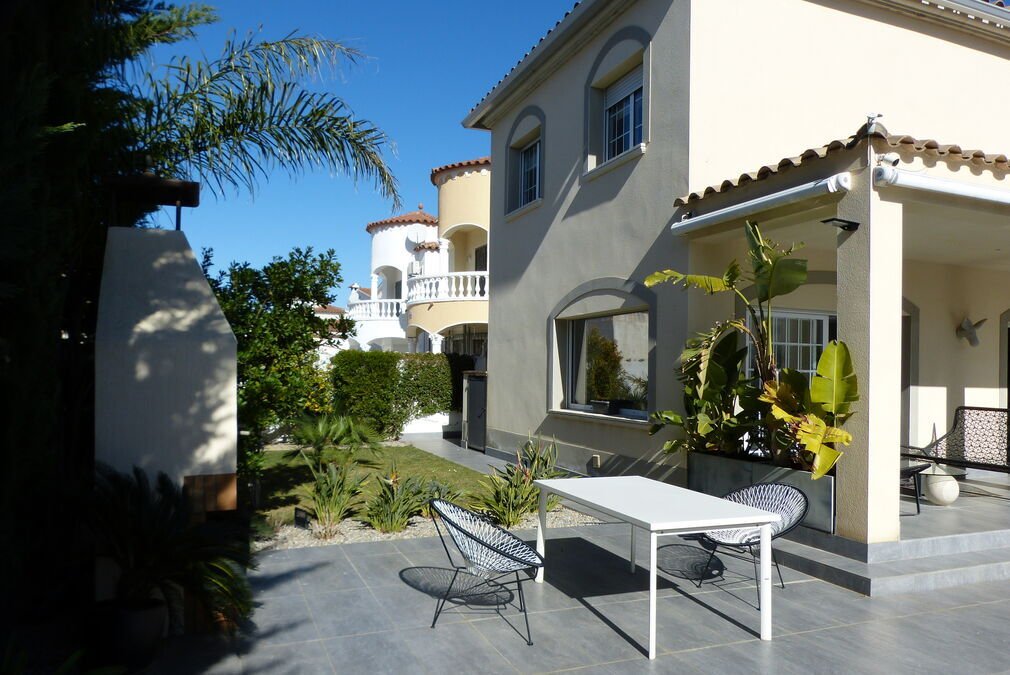 Villa in Empuriabrava, Catalonia, Spain 5 - 18351370