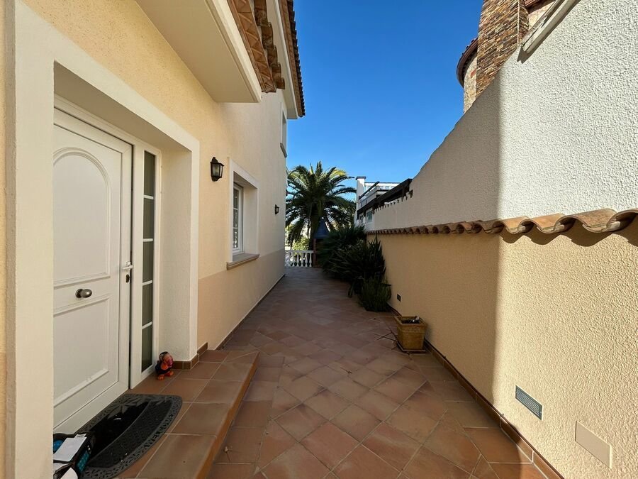 House in Empuriabrava, Catalonia, Spain 4 - 18352263