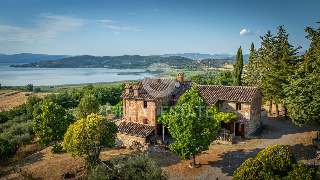 Estate in Magione, Umbria, Italy 1 - 18354439